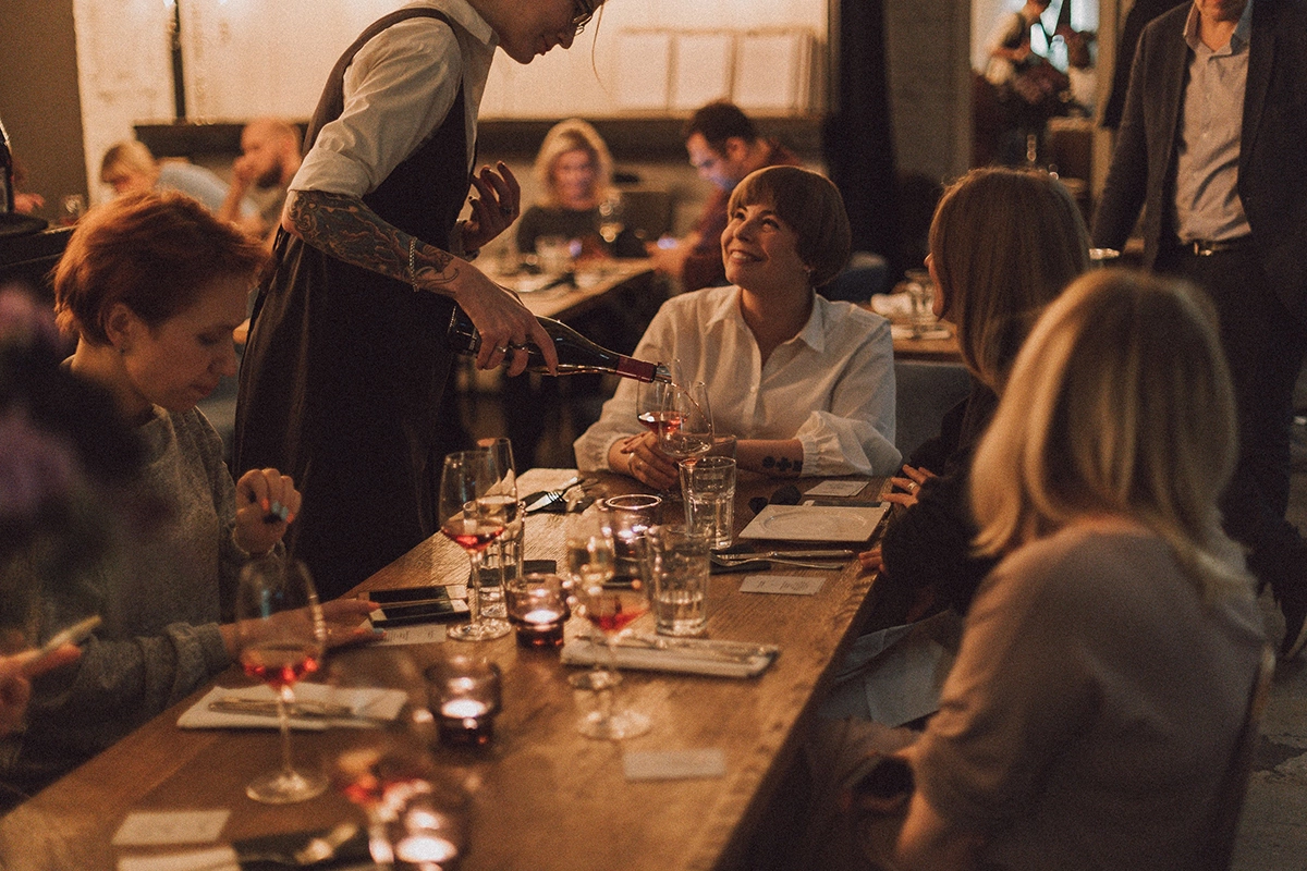 Какие бары в Петербурге посетить на новогодних: советует сомелье