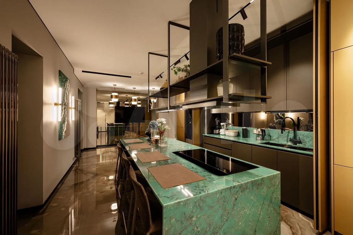 Как выглядят самые дорогие продающиеся в мегаполисах России дома