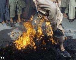 Талибы сжигают американскую гуманитарную помощь 