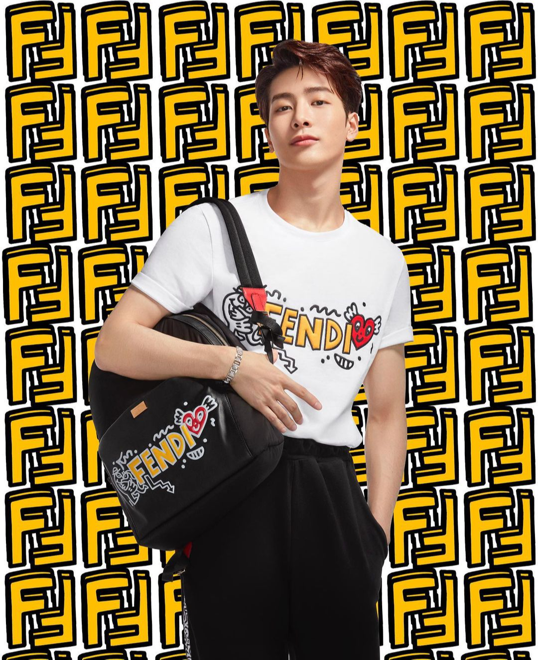 Участник GOT7 Джексон Ван в рекламной кампании коллаборации Fendi X Mr Doodle, июль 2020