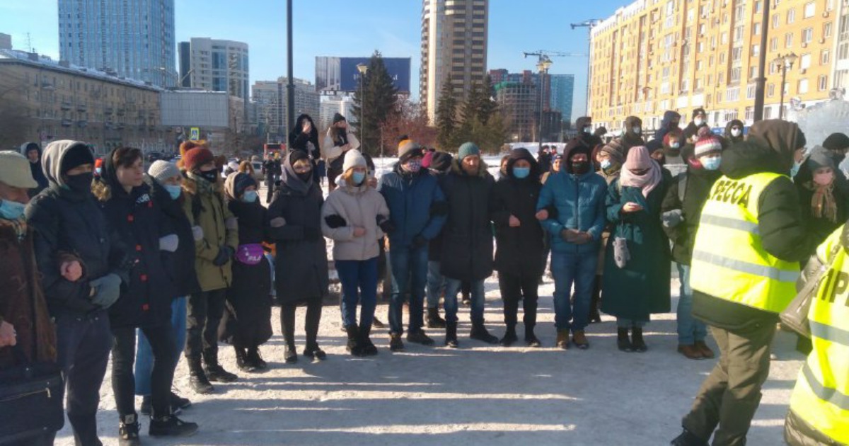 Полиция в нарымском сквере. Акция протеста в Нарымском сквере Новосибирск.