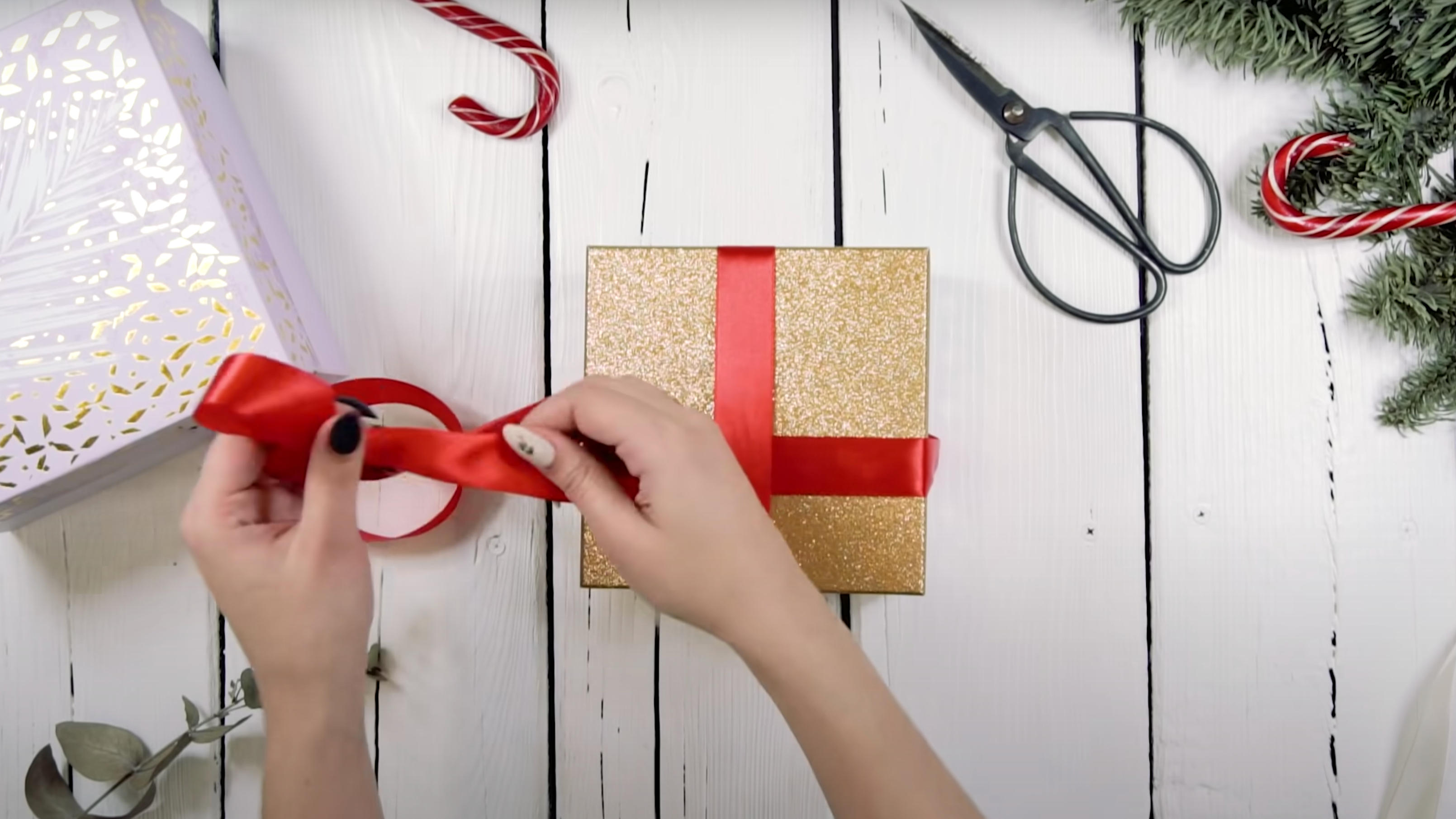 17 идей для упаковки подарков: из всего, что уже есть у вас дома