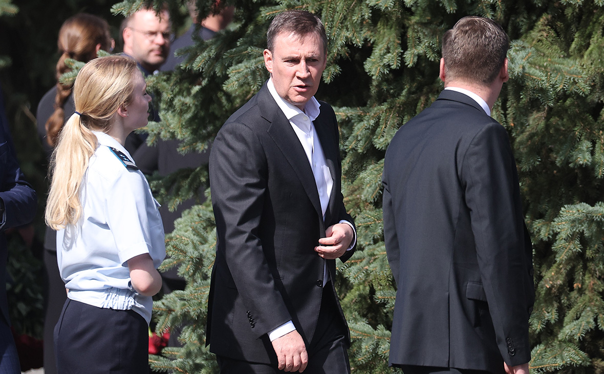 На прощение приехали члены правительства. В их числе зампред правительства Дмитрий Патрушев.