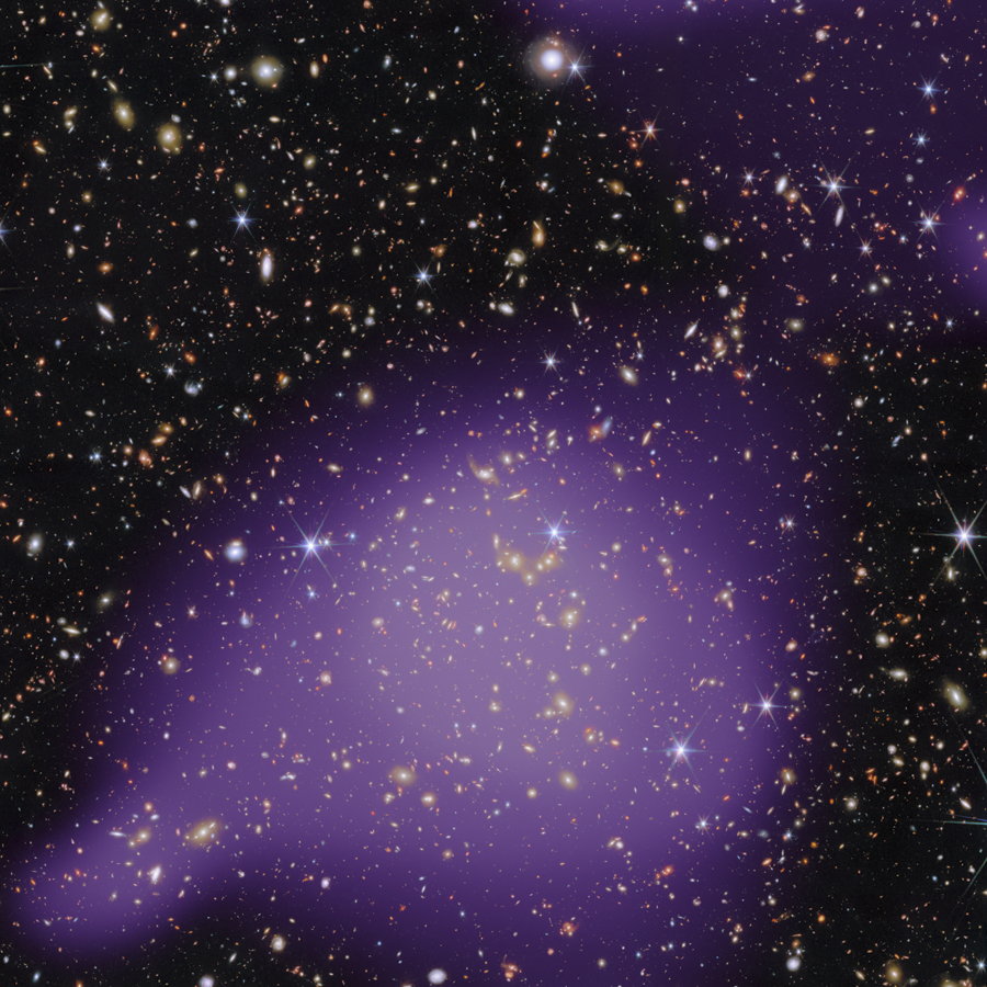 Область дальнего, или глубокого космоса за пределами Солнечной системы. Снимок показывает группу галактик в том виде, как они выглядели, когда Вселенной было 6,5 млрд лет&nbsp;&mdash; почти в два раза меньше, чем сейчас