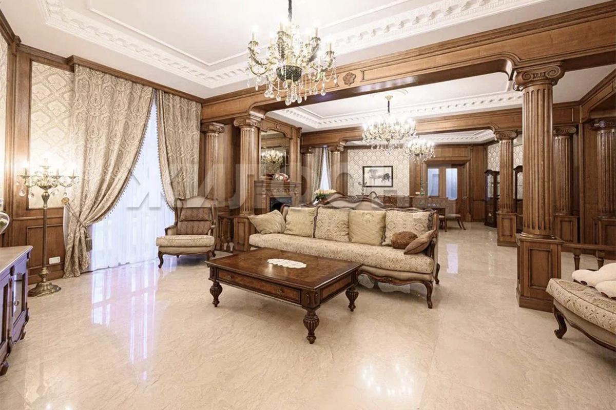 Как выглядят самые дорогие продающиеся в мегаполисах России дома