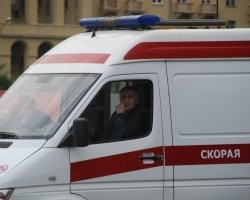 В Петербурге скорая столкнулась с двумя полицейскими машинами и скрылась