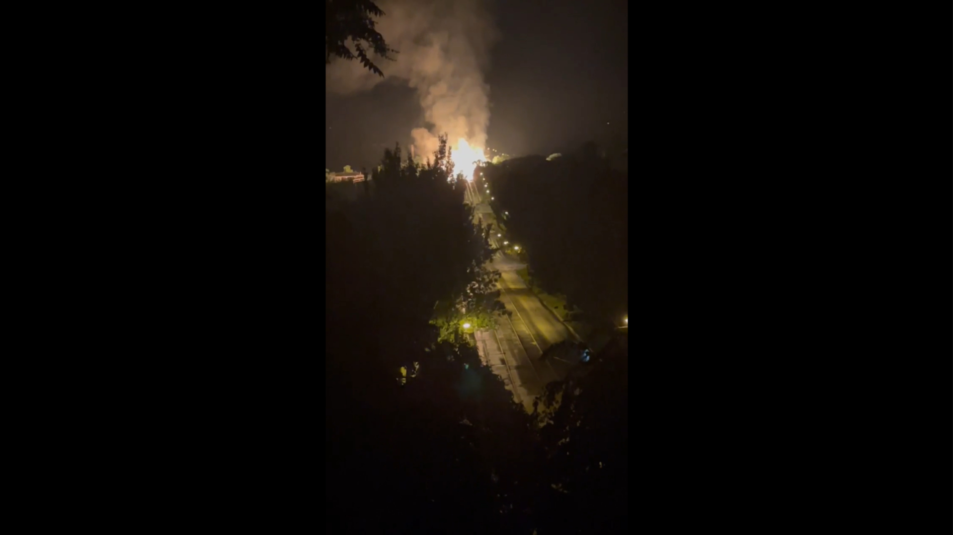 3 взрыва ночью. В Луганске произошел взрыв. Ночной взрыв моста. Горизонт Луганск взрыв.