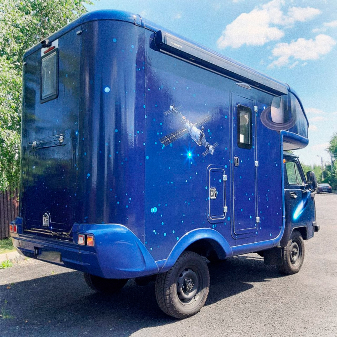 УАЗ показал дом на колесах в «космическом» стиле на базе «Буханки»