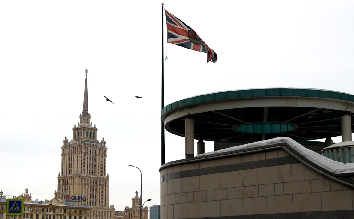 В МИД рекомендовали россиянам отказаться от поездок и виз в Британию