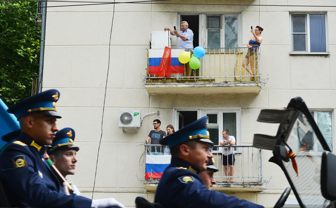 Военнослужащие во время парада, посвященного 75-й годовщине Победы в Великой Отечественной войне, Новороссийск, 2020 год