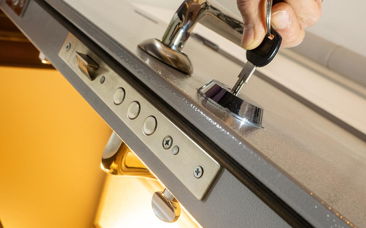 Суд отменил выселение многодетной семьи из квартиры по «схеме Долиной»