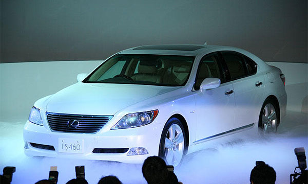 Toyota представила Lexus LS на домашнем рынке