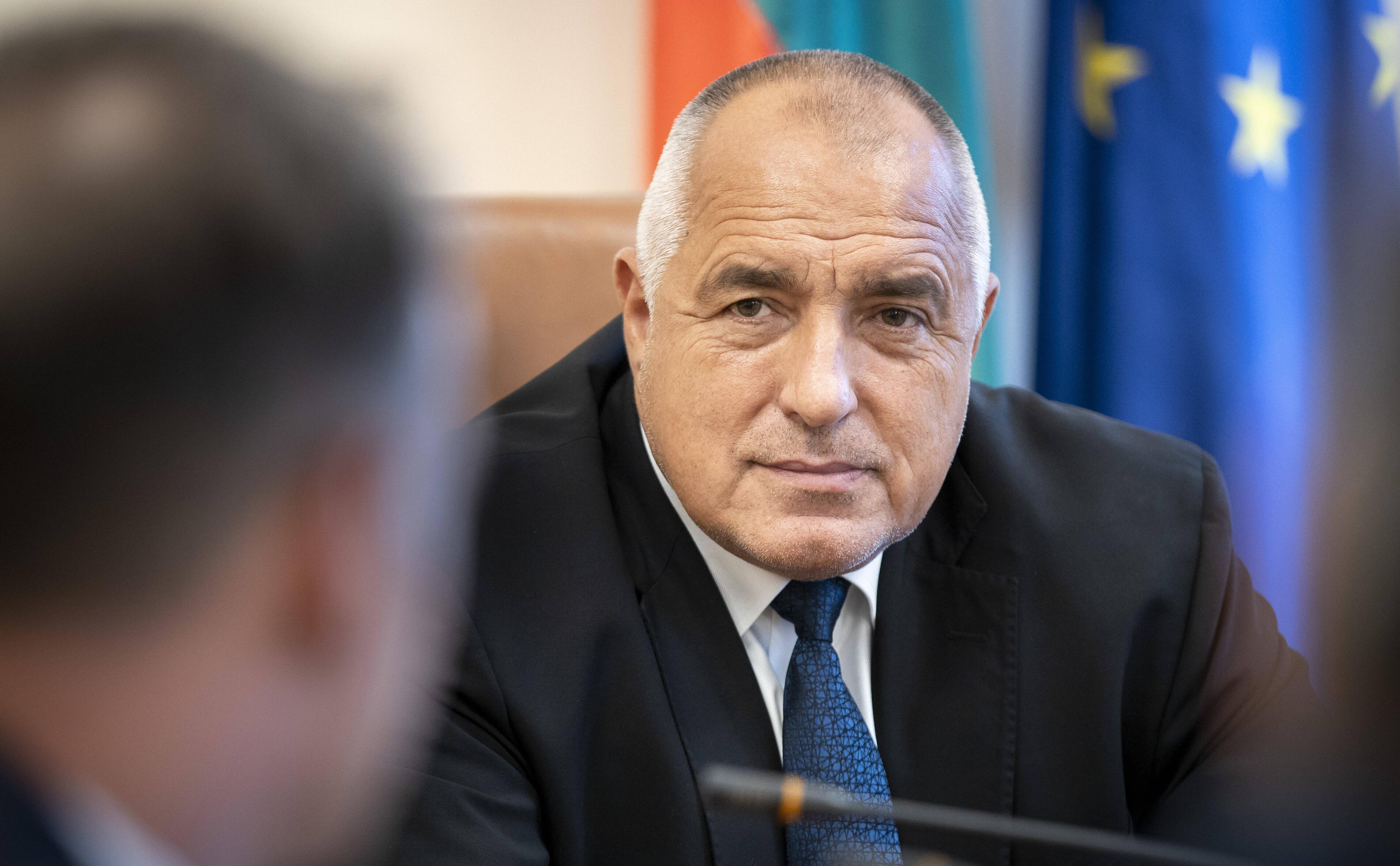 ЦИК сообщила о лидерстве коалиции экс-премьера на выборах в Болгарии"/>













