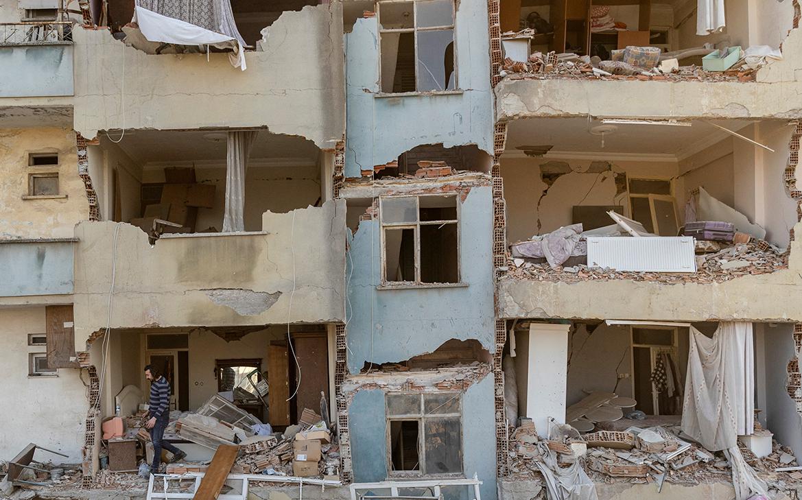 Число погибших после двух новых землетрясений в Турции выросло до шести