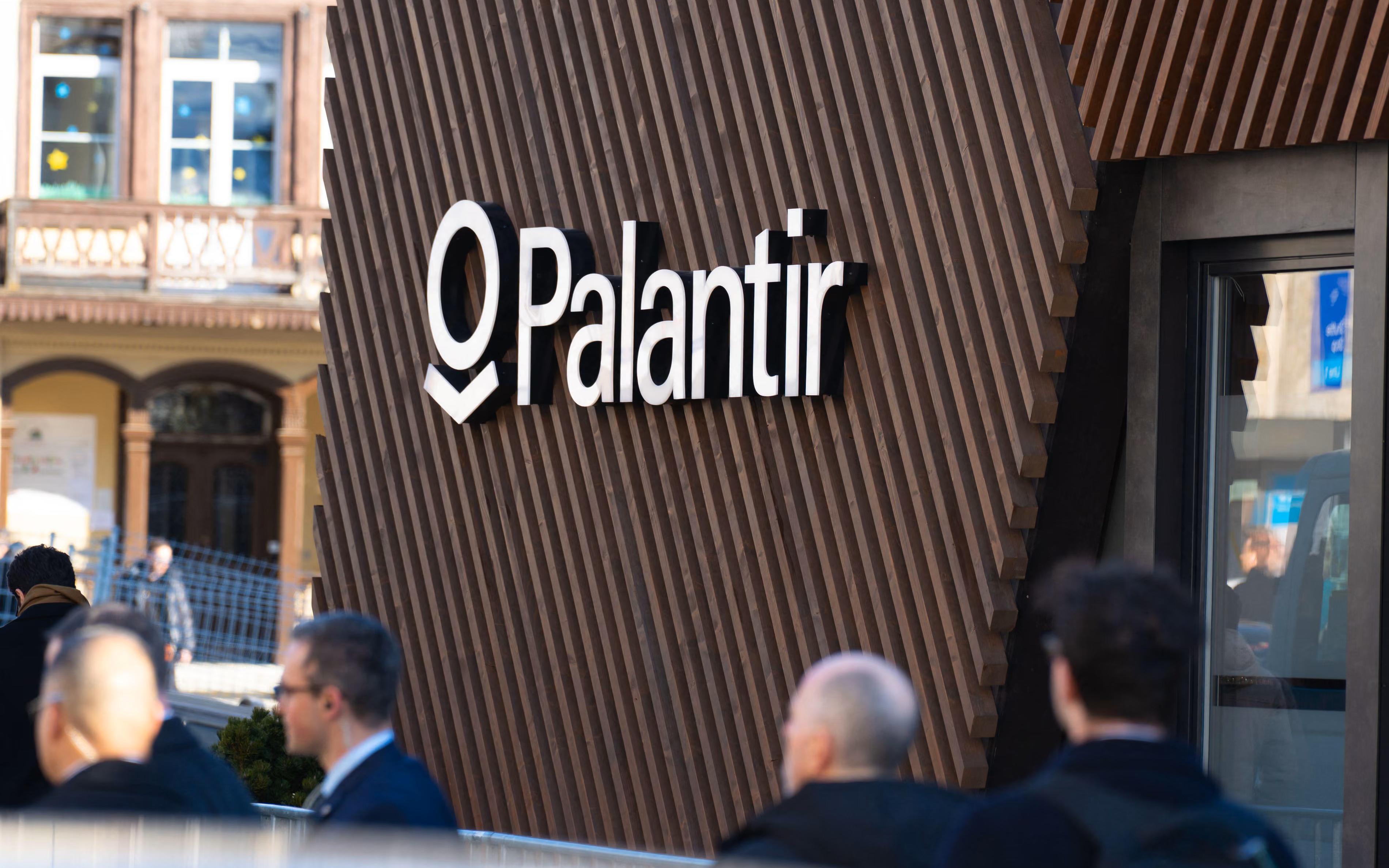 ИИ-система американской компании Palantir позволила быстро проанализировать большой массив данных