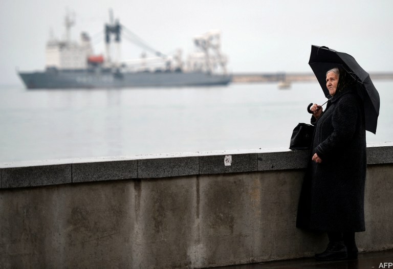 Крым: мирные будни на фоне военных