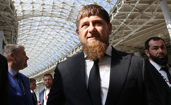 Глава Чеченской Республики Рамзан Кадыров (в центре)
