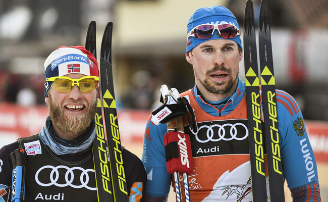 Норвежский лыжник&nbsp;Мартин Йонсруд Сундбю (слева) и россиянин Сергей Устюгов.


