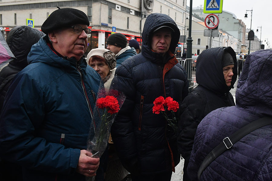 Броневой &mdash; народный артист СССР и Украины, награжден орденом &laquo;За заслуги перед Отечеством&raquo; всех четырех степеней