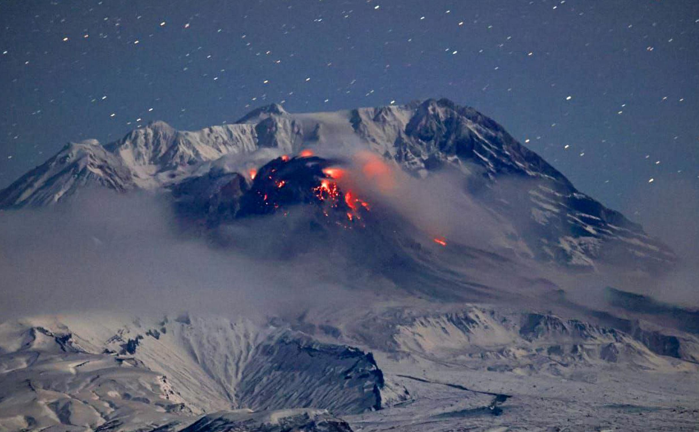 Извержение вулкана Шивелуч. Архивное фото