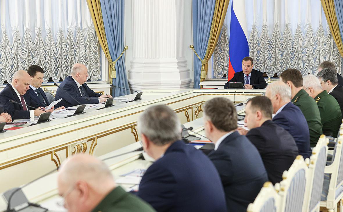 Дмитрий Медведев на заседании рабочей группы Военно-промышленной комиссии РФ