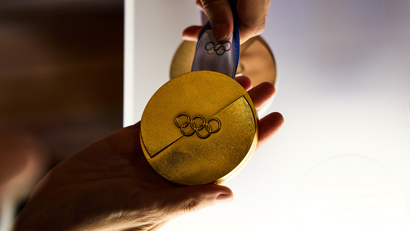 Медаль зимних Олимпийских игр в Италии