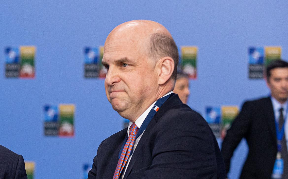 The Times рассказала о скандале с молодой подругой посла Британии в НАТО