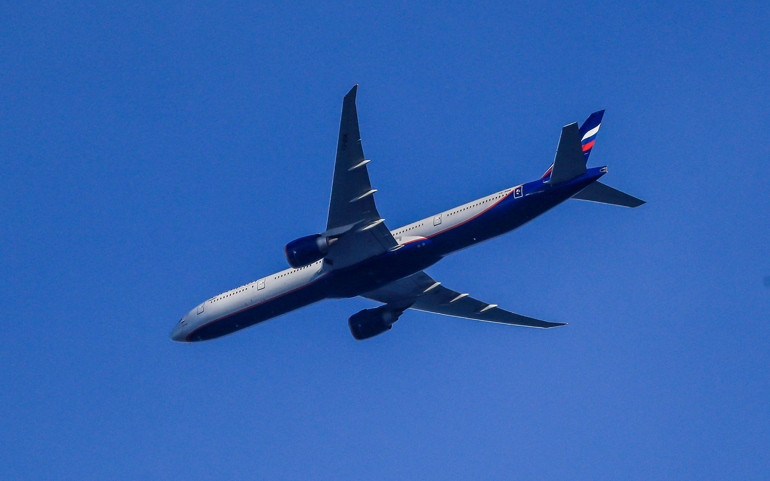 СМИ узнали о вывозе россиян в полупустых самолетах из-за правил оперштаба