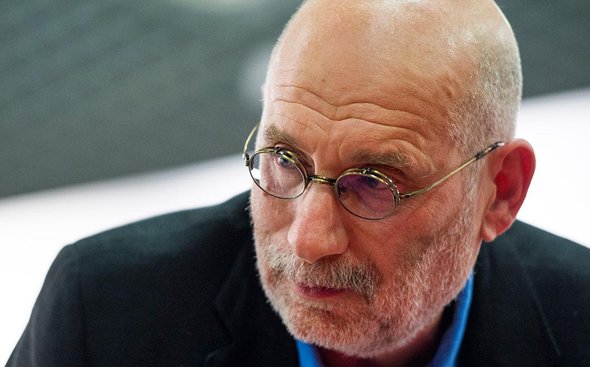 Бориса Акунина приговорили к 15 годам по совокупности сроков