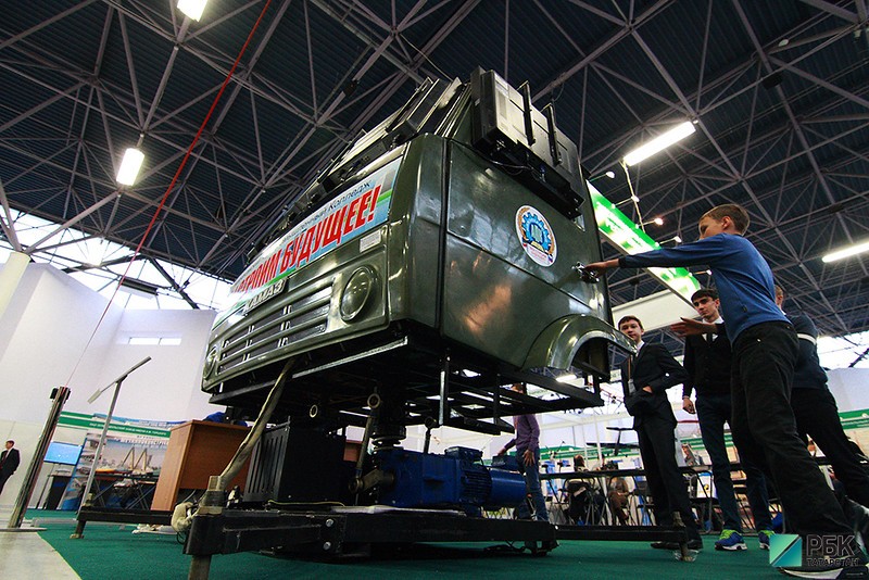 Сергей Когогин на ПМЭФ рассказал о грузовике будущего