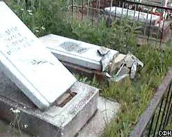 Вандалы разгромили кладбище моряков с АПЛ «Курск»