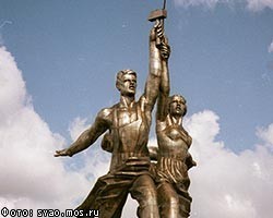 В Москве вновь откроют монумент "Рабочий и колхозница"