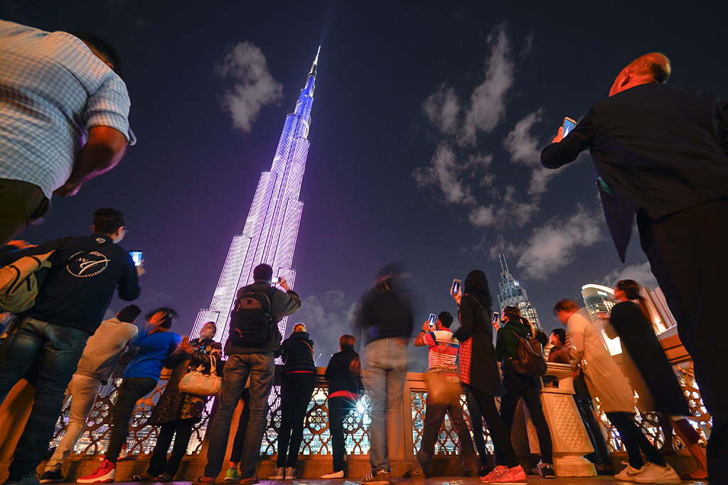 № 1. Бурдж-Халифа (Burj Khalifa)


	Высота: 828 м, 163 этажа
	Место: Дубай, ОАЭ
	Назначение: офисы, жилье и отель
	Архитектура:&nbsp;Skidmore, Owings &amp; Merrill LLP (SOM)
	Дата строительства: 2010 год

