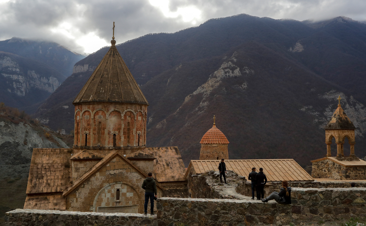 Вид на монастырь Дадиванк, который с 15 ноября должен перейти к территориям Азербайджана