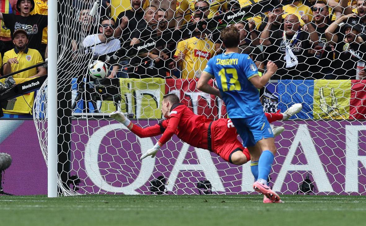 Андрей Лунин пропускает первый гол в матче против сборной Румынии&nbsp;
