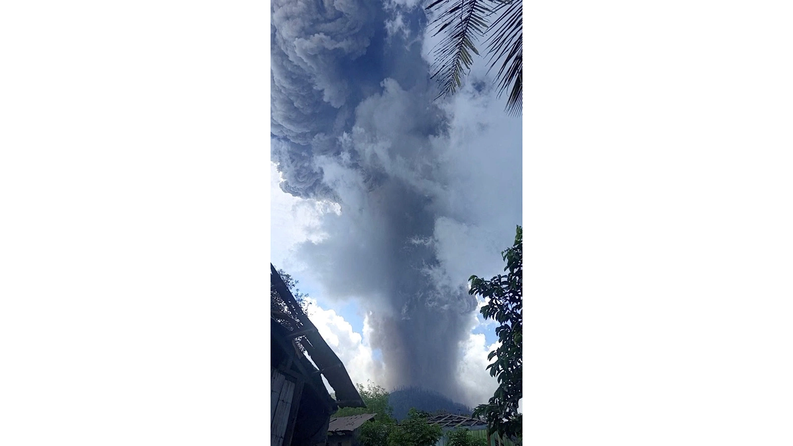 Извержение вулкана Левотоби Лаки-Лаки, 15 октября 2025 года