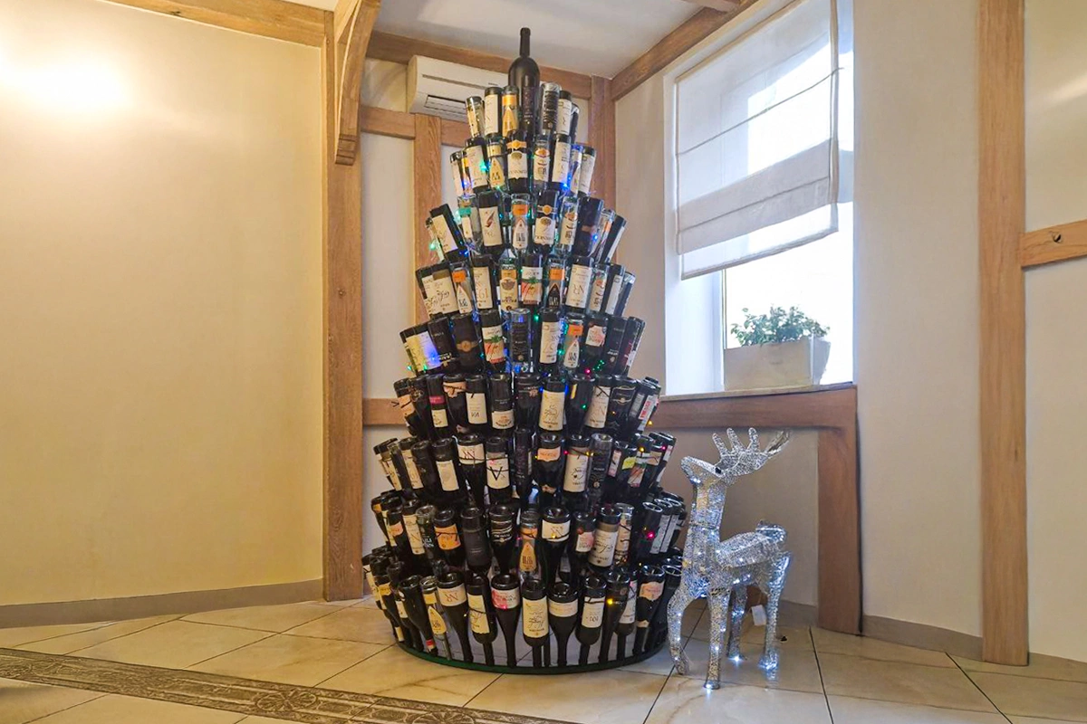 Как российские виноделы украсили свои елки