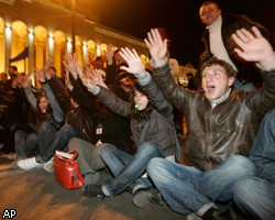 Лидеры грузинской оппозиции проведут у здания парламента всю ночь