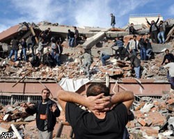 Мощное землетрясение в Турции: сотни жертв 