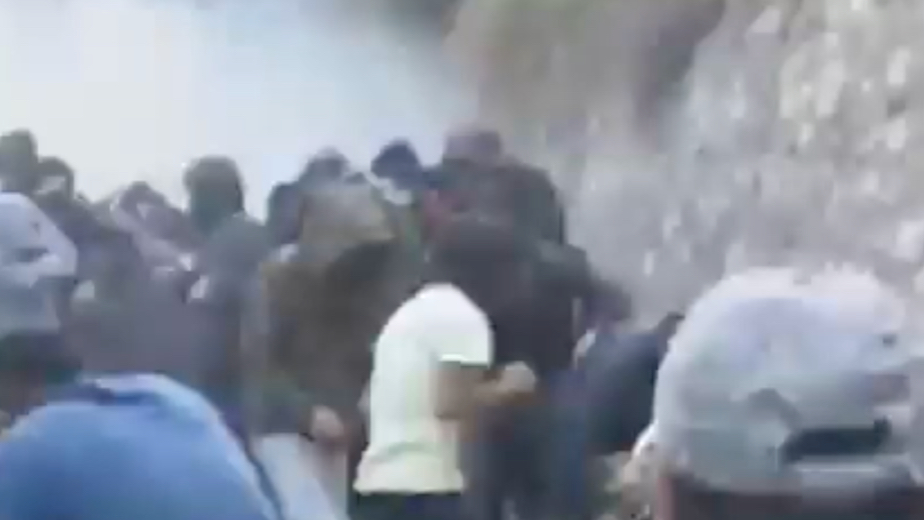 Против протестующих в Таджикистане применили слезоточивый газ