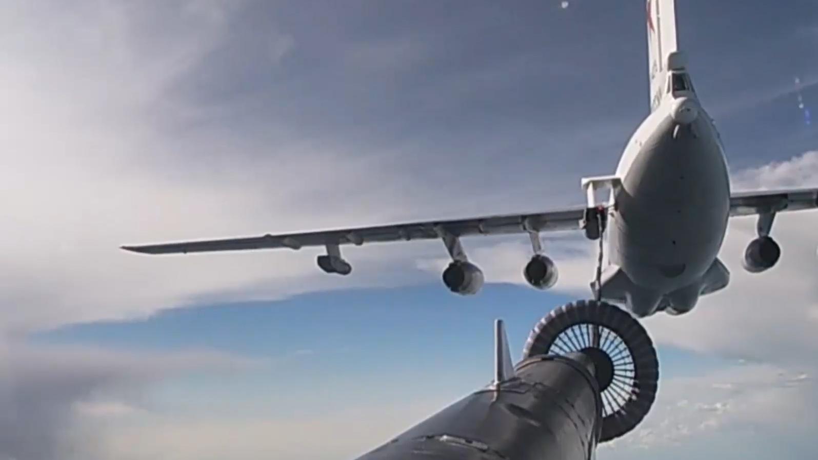 Бомбардировщики Ту-95МС провели плановый полет у побережья Аляски