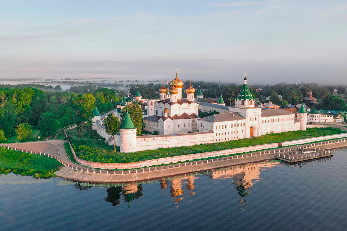 Свято-Троицкий Ипатьевский монастырь в Костроме