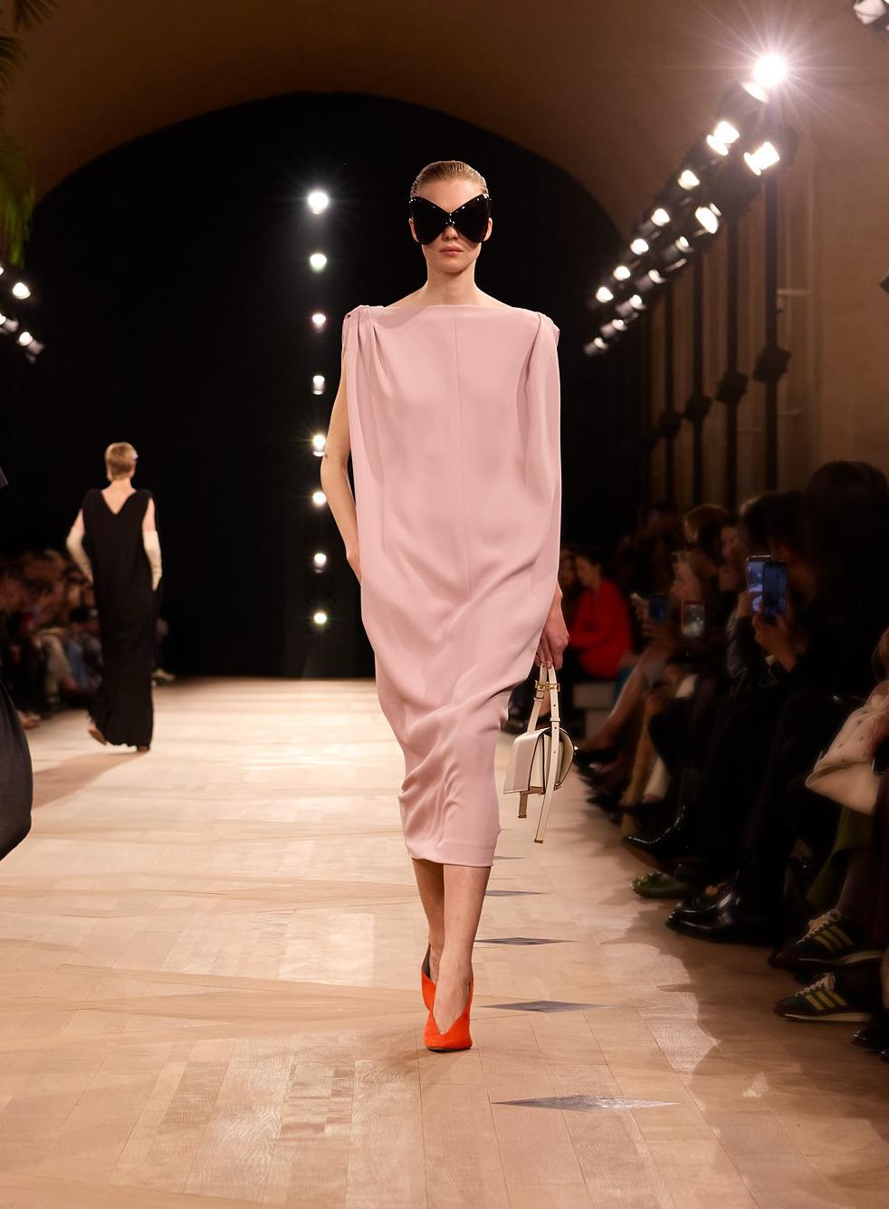 Показ Вalenciaga, весна-лето 2026