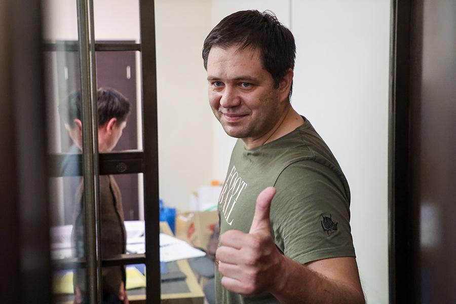 23 июля был арестован главный редактор телеграм-канала Baza Глеб Трифонов. Его заподозрили в покупке у полицейских служебных данных, которые позже публиковали в канале. Следственный комитет утверждал, что подобные случаи происходили в нескольких российских регионах. Были арестованы начальник дежурной части УМВД Краснодара Александр Аблаев, старший оперуполномоченный отдела уголовного розыска МУ МВД России &laquo;Красноярское&raquo; Сергей Ковалев и старший оперуполномоченный УМВД России по Белгороду Александр Селиванов.

Также под стражу поместили&nbsp;продюсера&nbsp;телеграм-канала Татьяну&nbsp;Лукьянову.&nbsp;В середине сентября Трифонов признал вину в даче взятки.&nbsp;Он и Лукьянова были переведены под домашний арест.