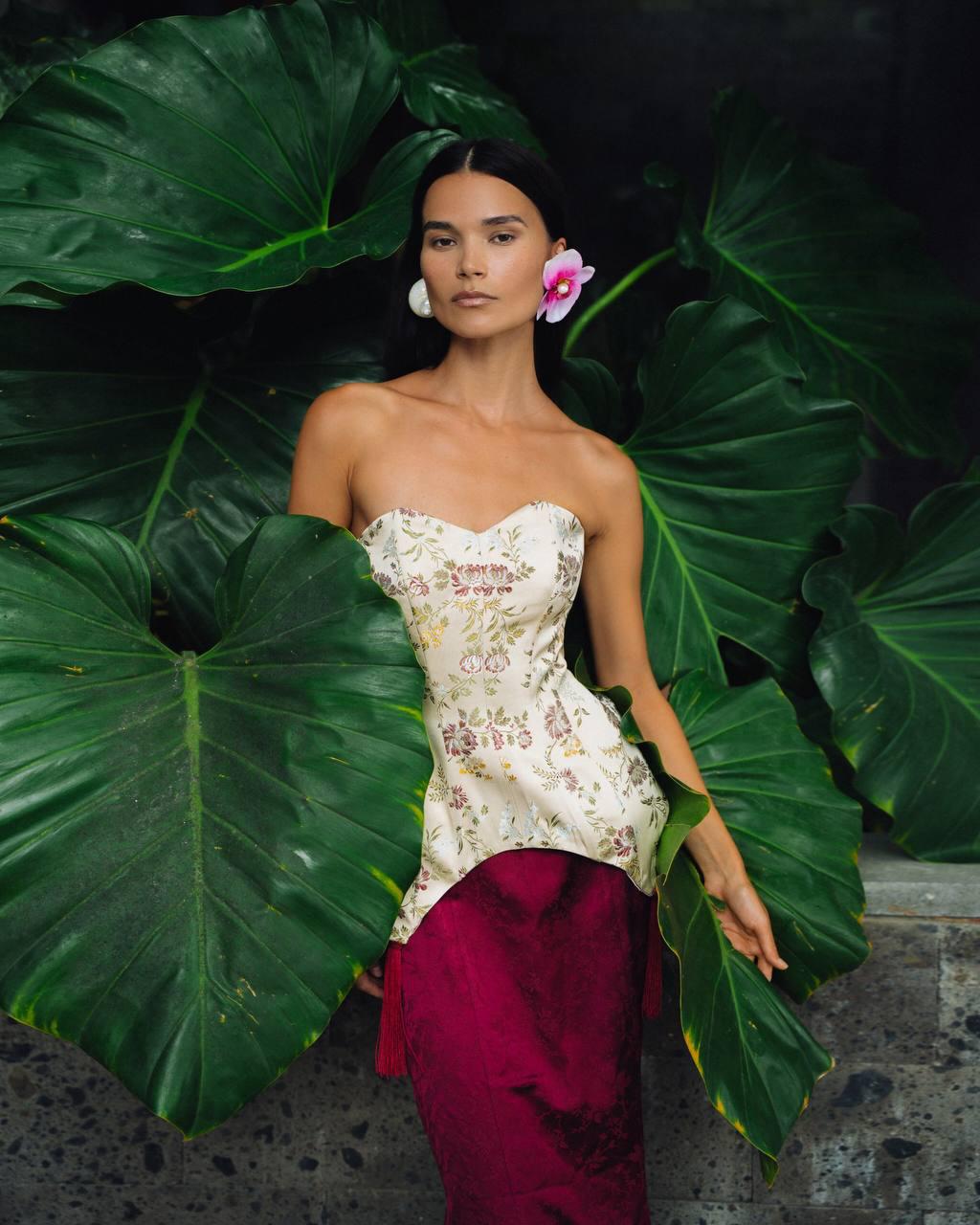 Корсет с кистями Masterpeace, 50 000 руб. (masterpeace.ru)