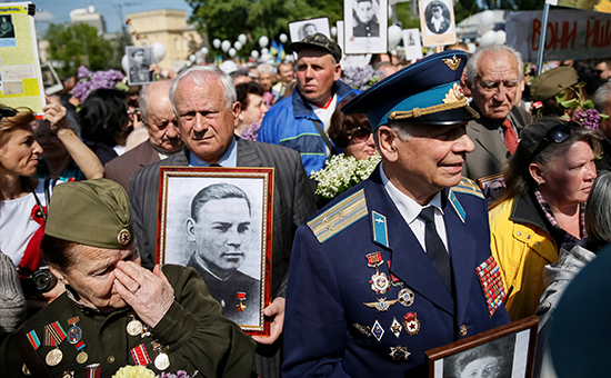 Участники марша &laquo;Бессмертного полка&raquo; в&nbsp;центре Киева
