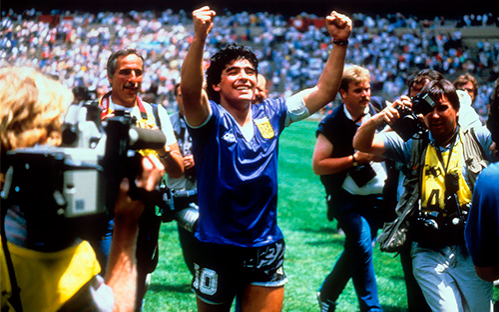 Тягач и полицейская BMW. Какие автомобили любил Диего Марадона