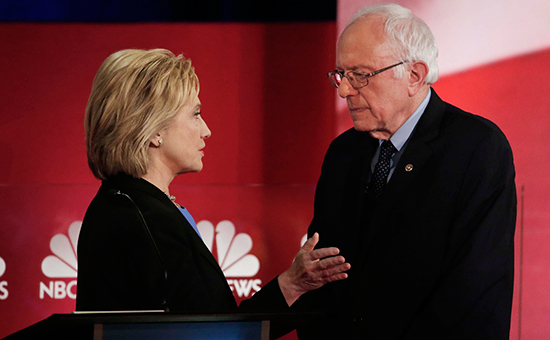 Кандидаты в&nbsp;президенты США Хиллари Клинтон (слева) и&nbsp;ее ближайший конкурент Берни Сандерс. Архивное фото