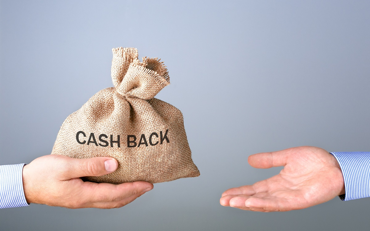Дословно cashback с английского переводится как возврат наличных средств