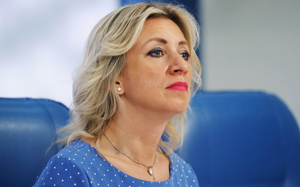 Захарова обвинила НАТО в управлении боевыми действиями на Украине